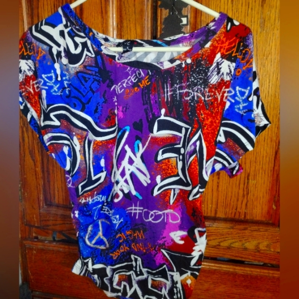 Blue and Red Graphic Short Sleeve T-shirt